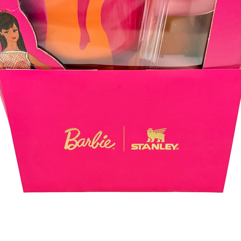 New Stanley Tumbler x Barbie 60s Twist 'N Turn 40 oz Quencher - Picture 5 of 10